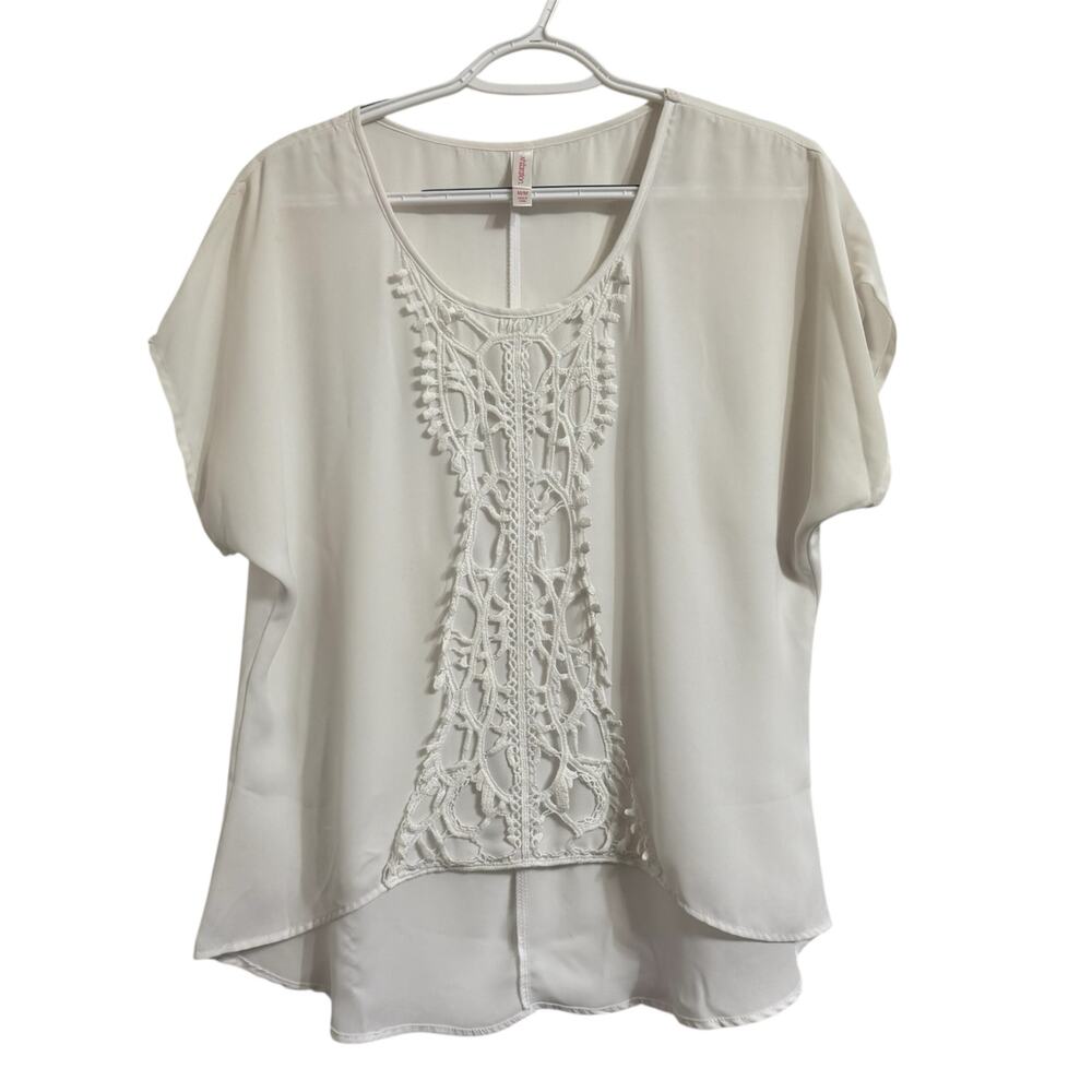 Y2K Fashion White Casual Chic Blouse Minimalist Top Medium Early 2000s Blouse